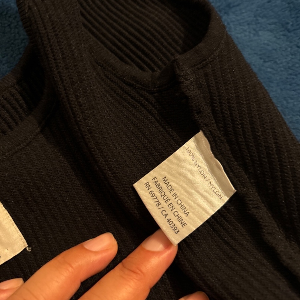 COZI Cropped Ribbed Black Tank Top - Picture 4 of 5